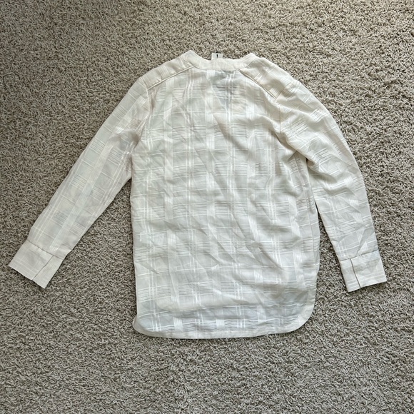 NWT Banana Republic Women’s XS Cream Blouse - Picture 2 of 4